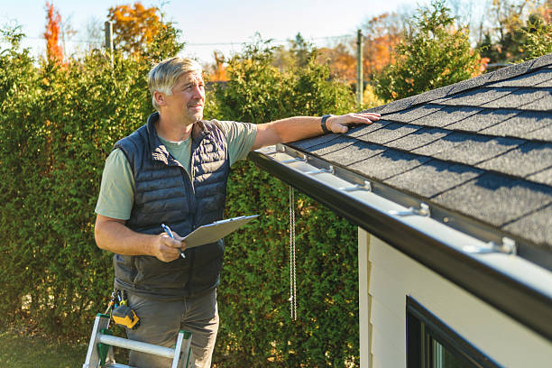 Professional Emergency Roof Repair technician working in Justice, IL